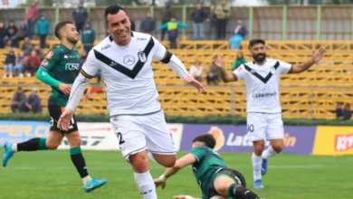 Esteban Paredes retornó al fútbol chileno y anotó un gol.
